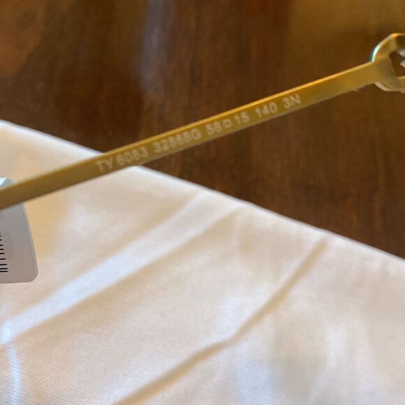 Tory Burch NWT Aviator Gold Frame 58mm Sunglasses - Picture 9 of 10